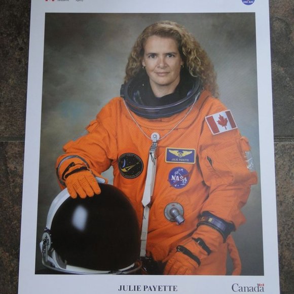 6 Photos Astronaute Canadien + + - Picture 1 of 15